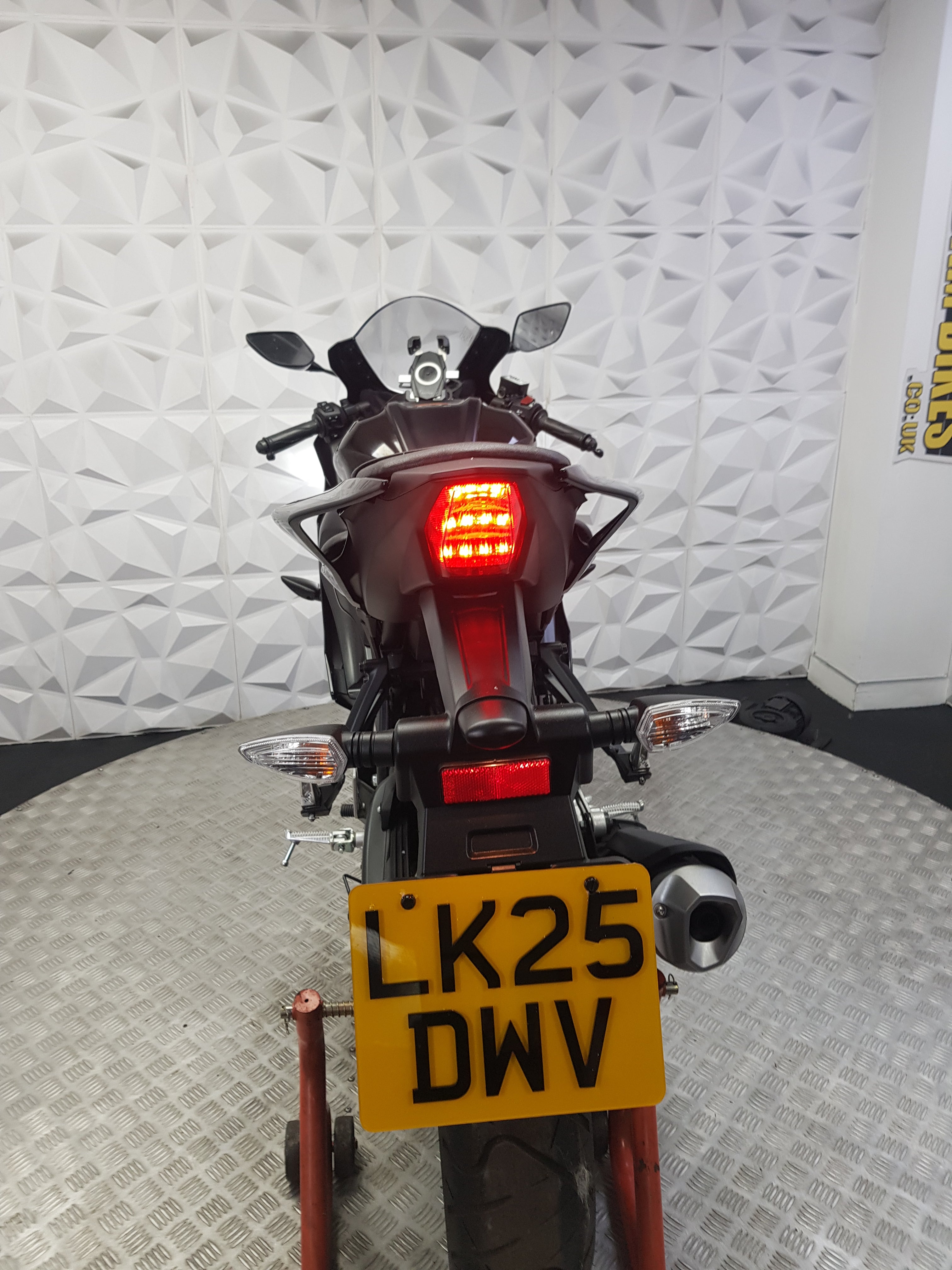 2025 YAMAHA YZF-R 125 ABS