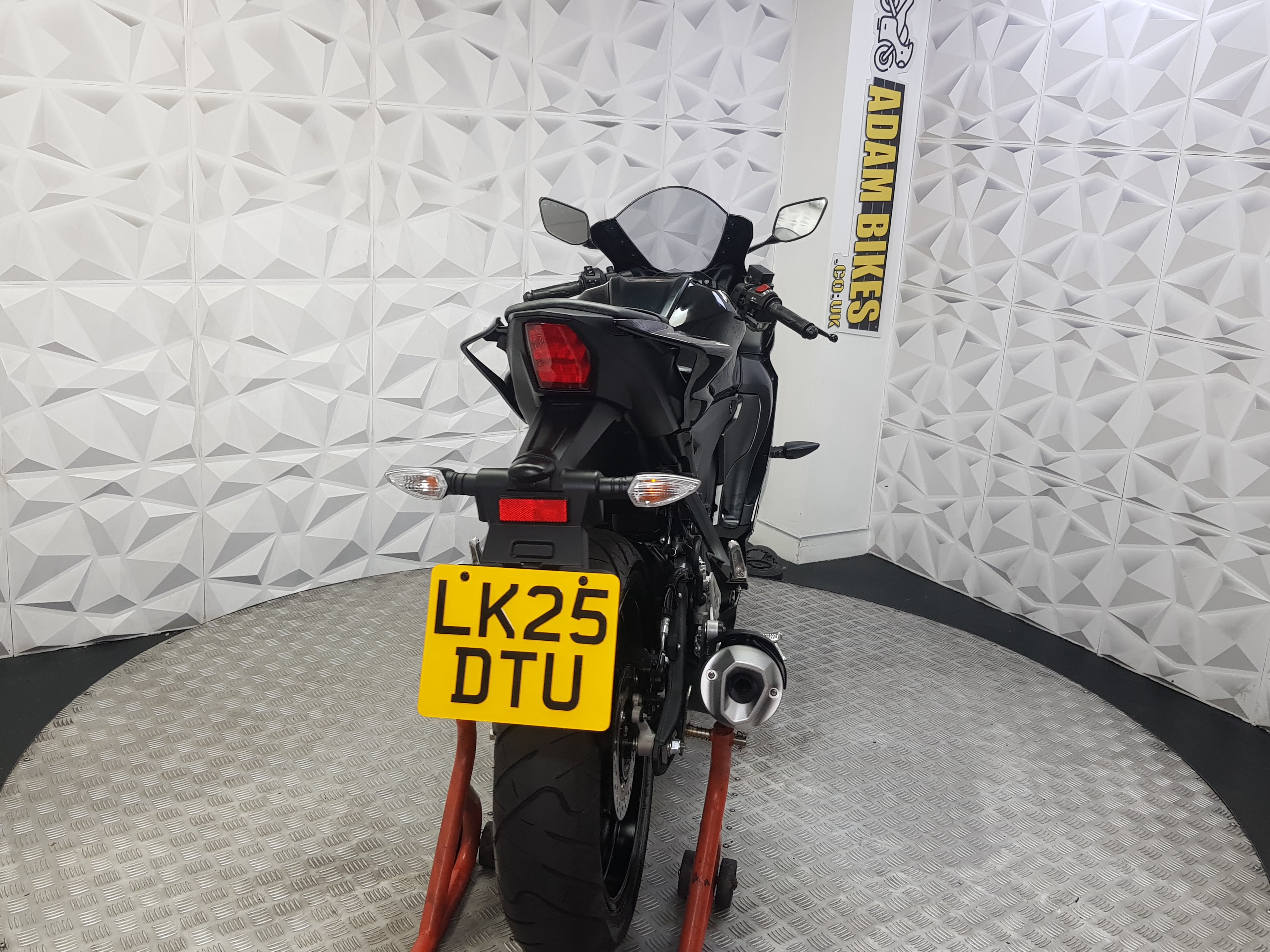 2025 YAMAHA YZF R125 ABS
