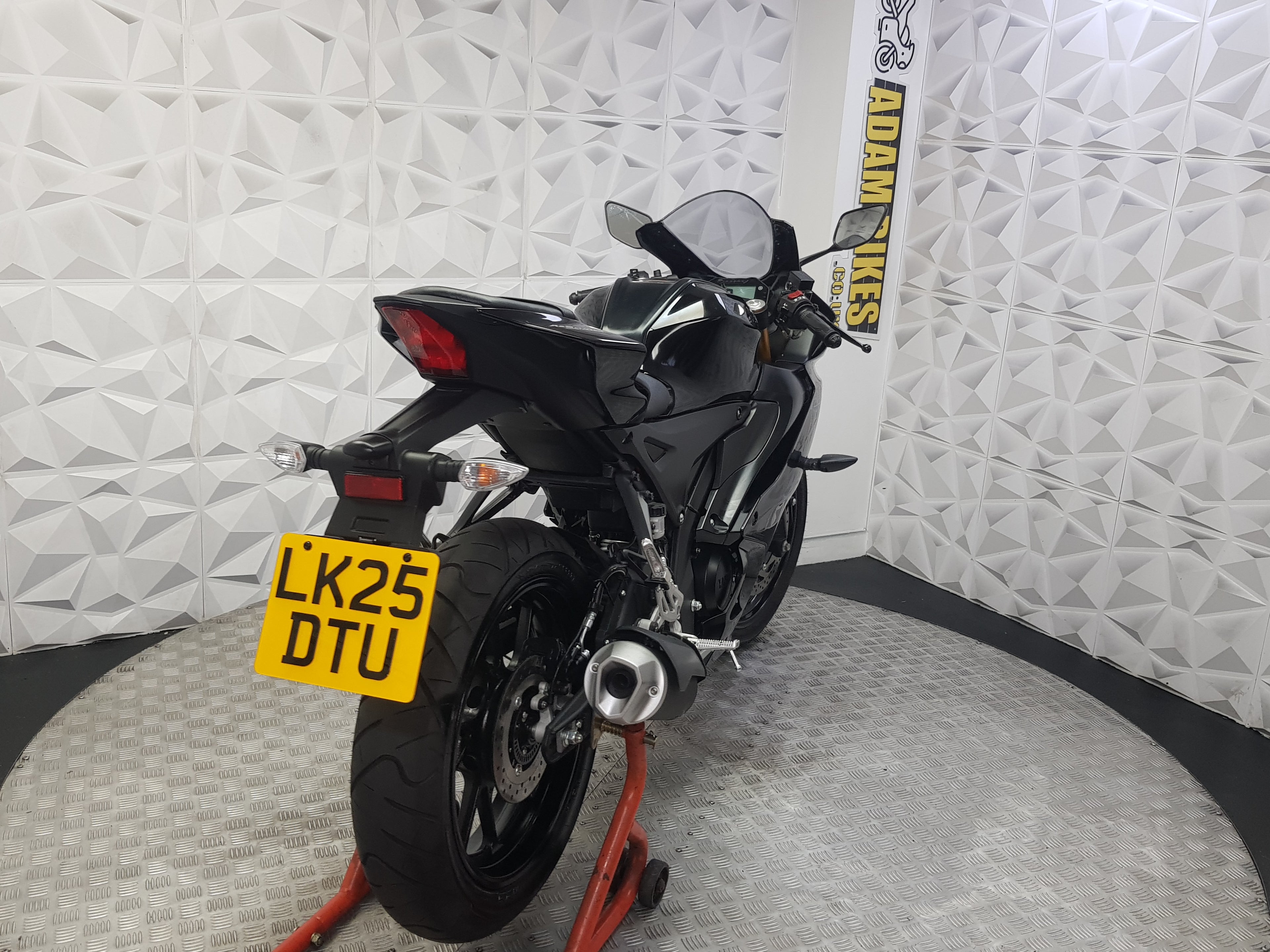 2025 YAMAHA YZF R125 ABS