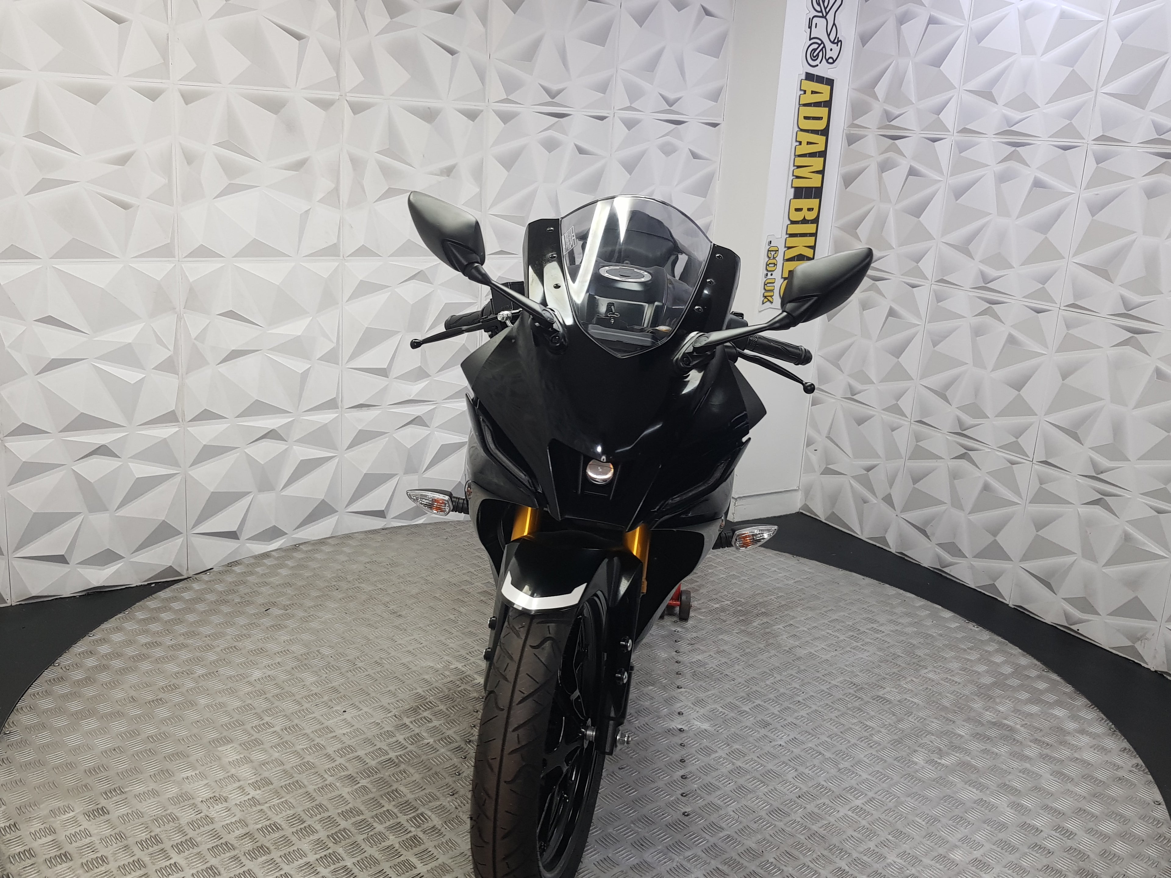 2025 YAMAHA YZF R125 ABS