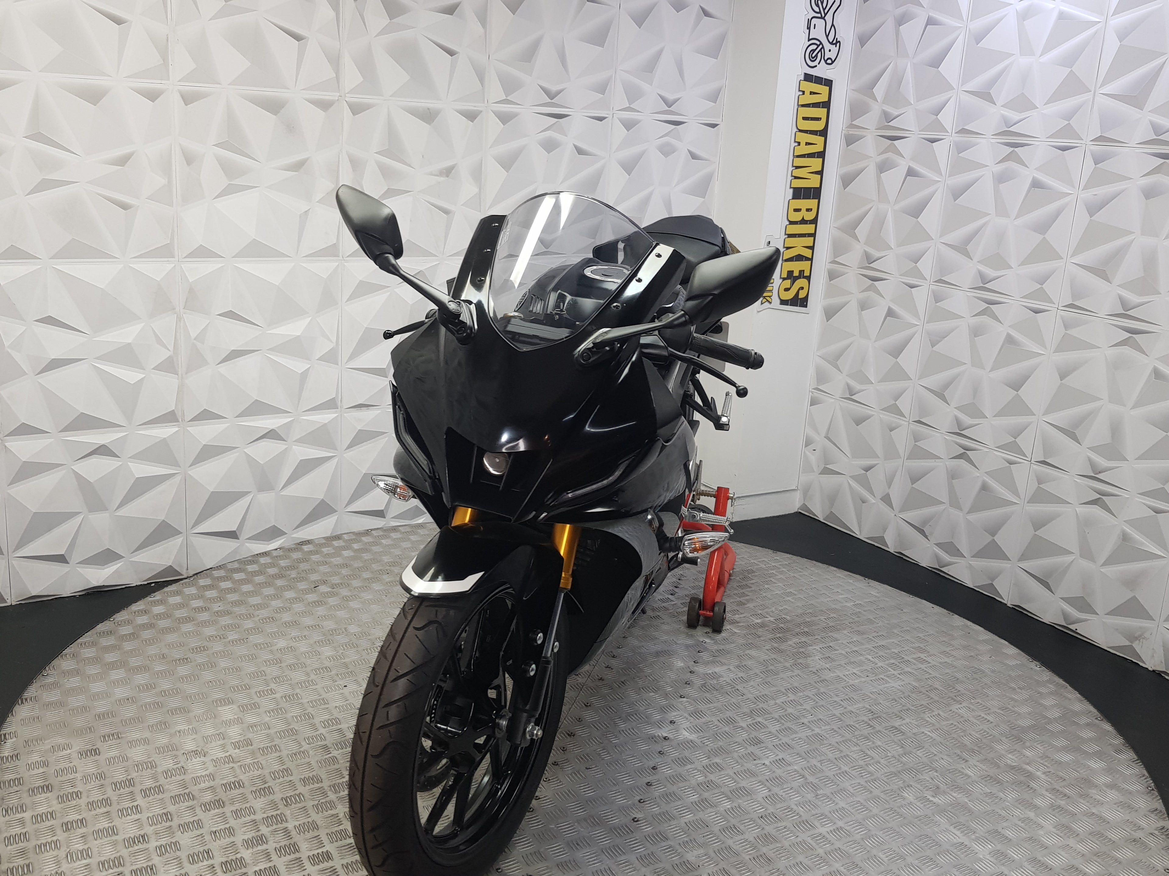 2025 YAMAHA YZF R125 ABS