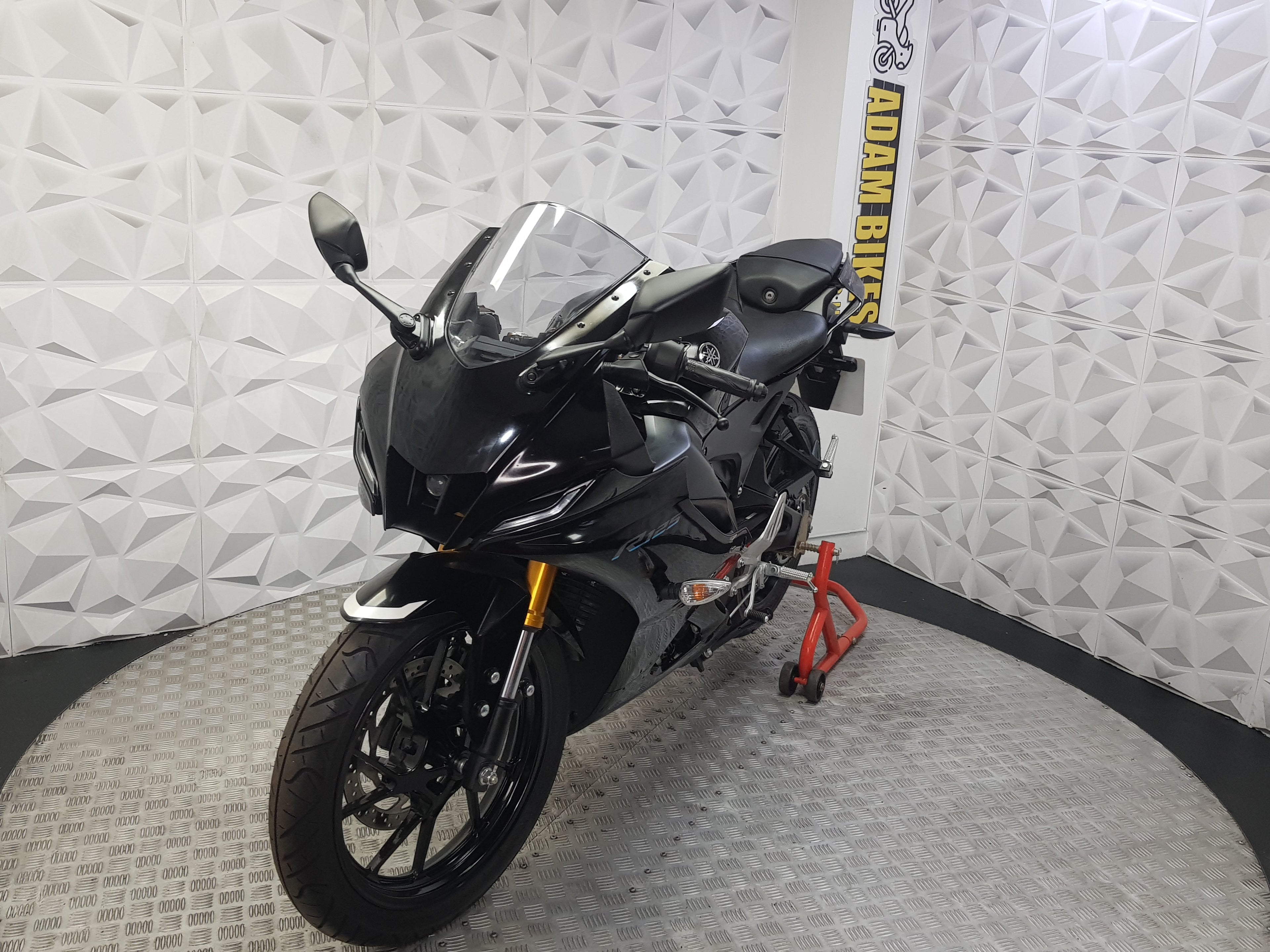 2025 YAMAHA YZF R125 ABS