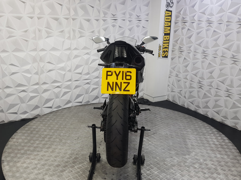 2016 KTM RC 125 16