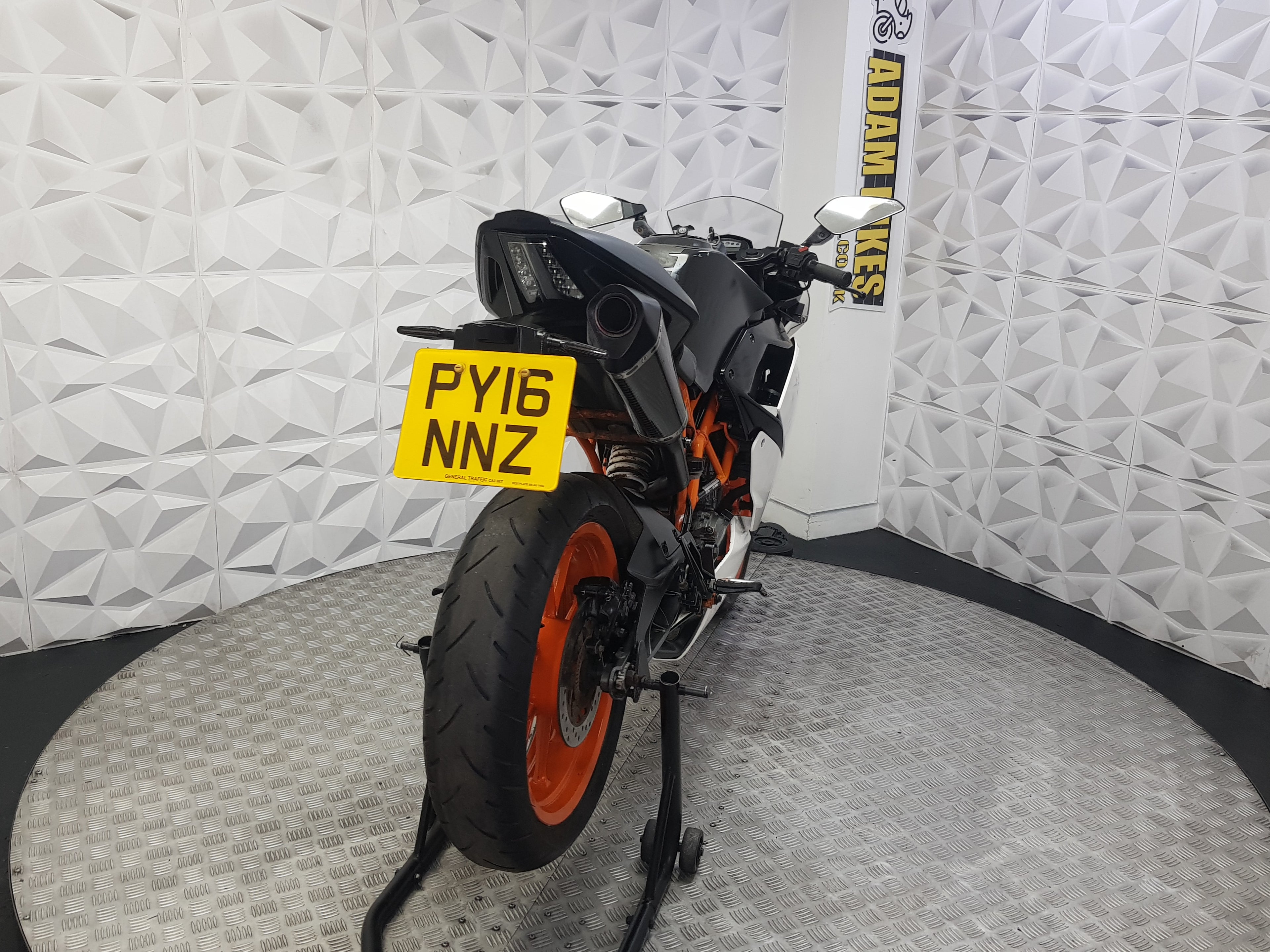 2016 KTM RC 125 16