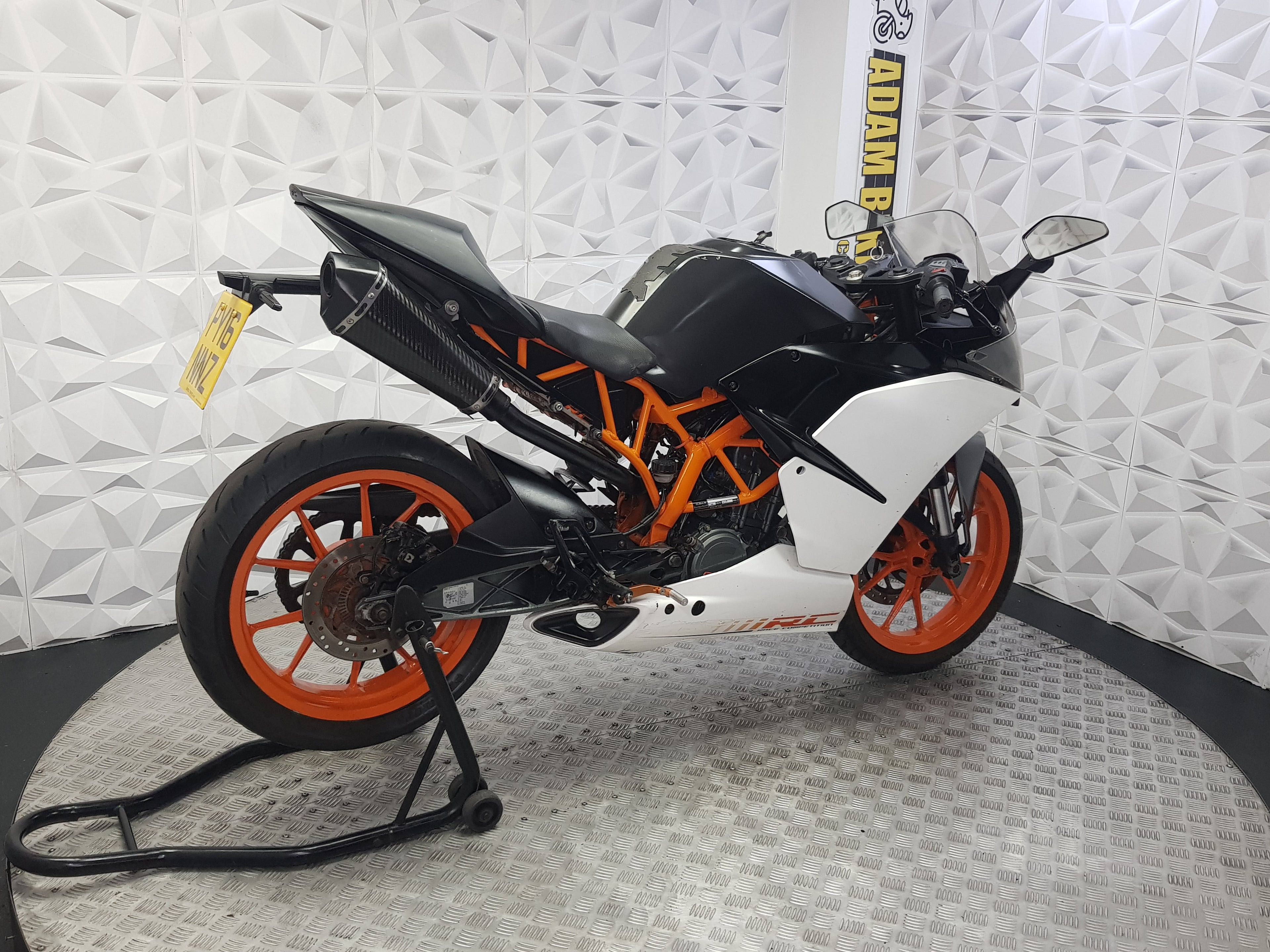 2016 KTM RC 125 16