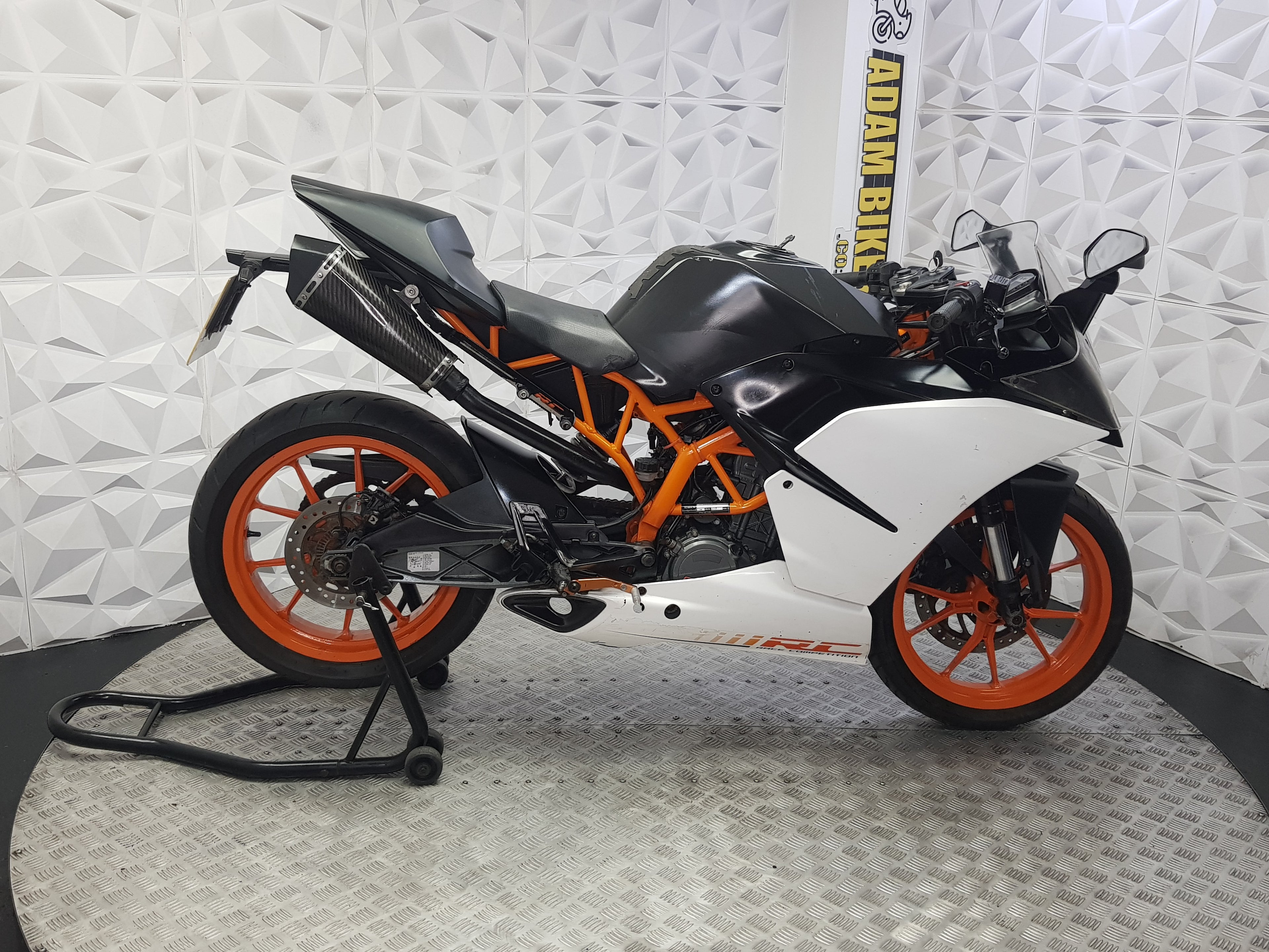 2016 KTM RC 125 16