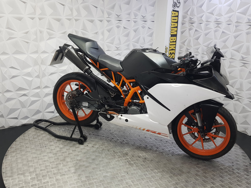 2016 KTM RC 125 16