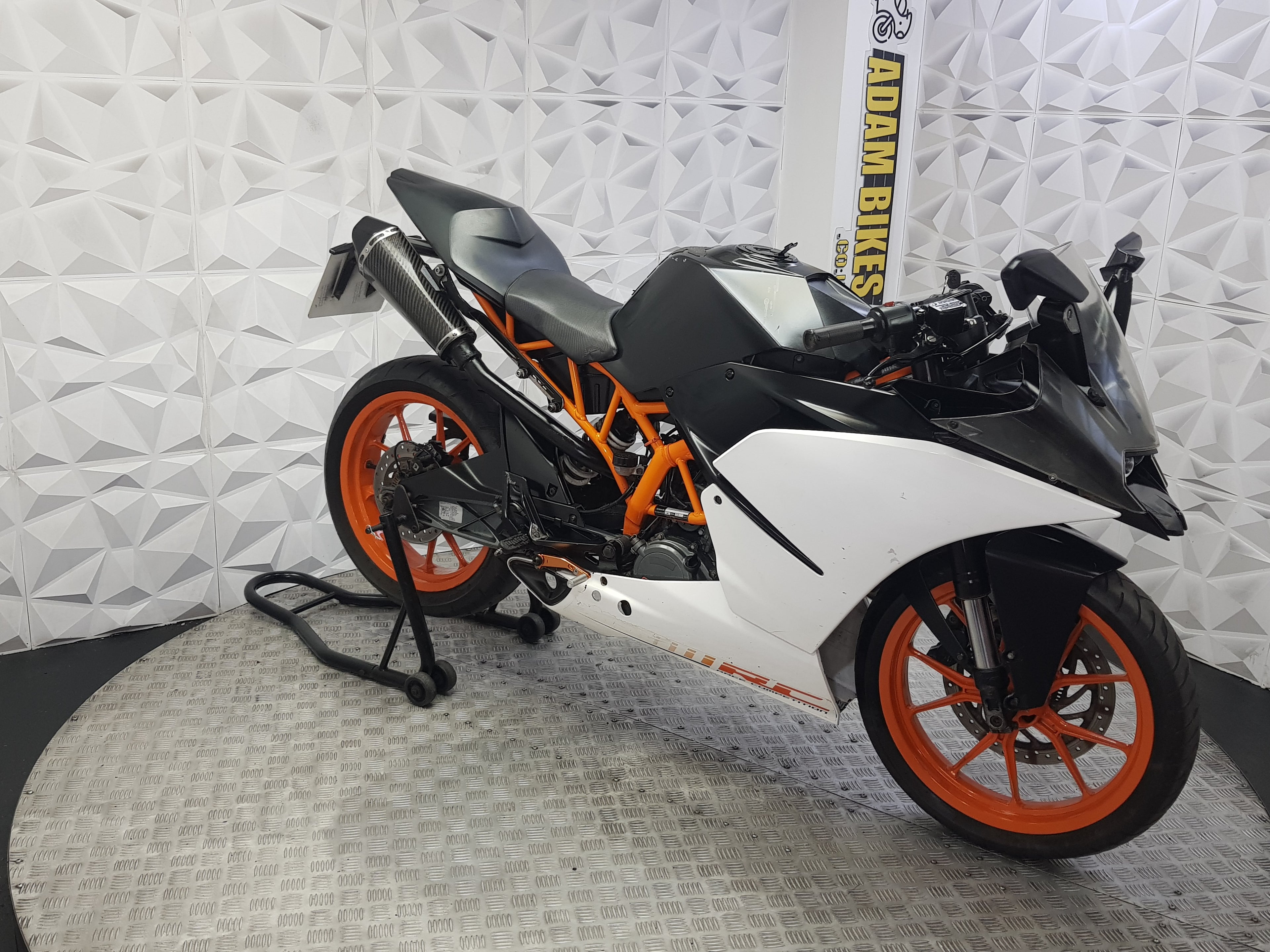 2016 KTM RC 125 16