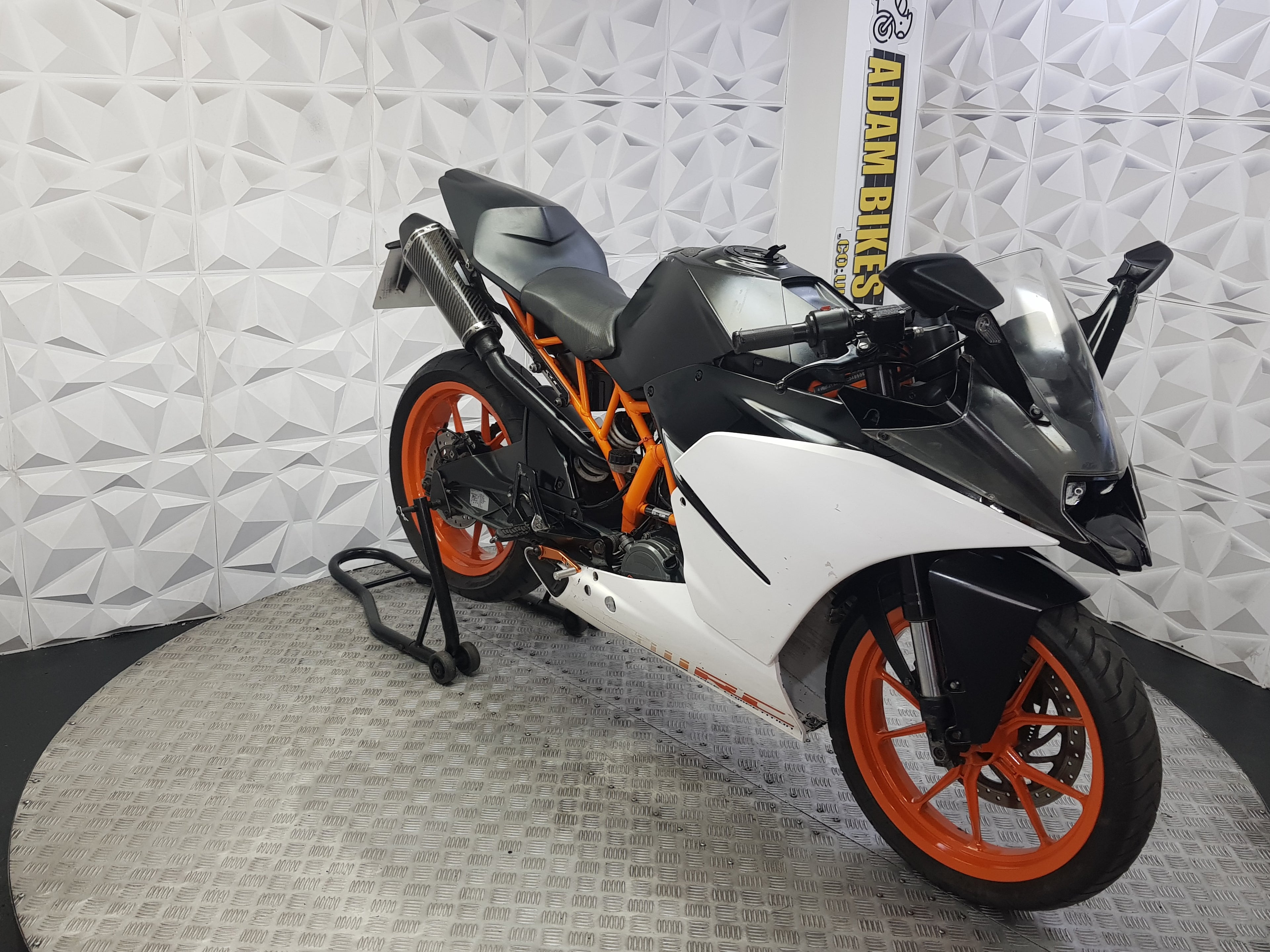2016 KTM RC 125 16