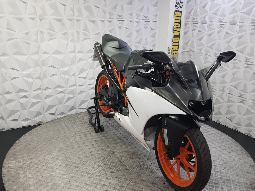 2016 KTM RC 125 16
