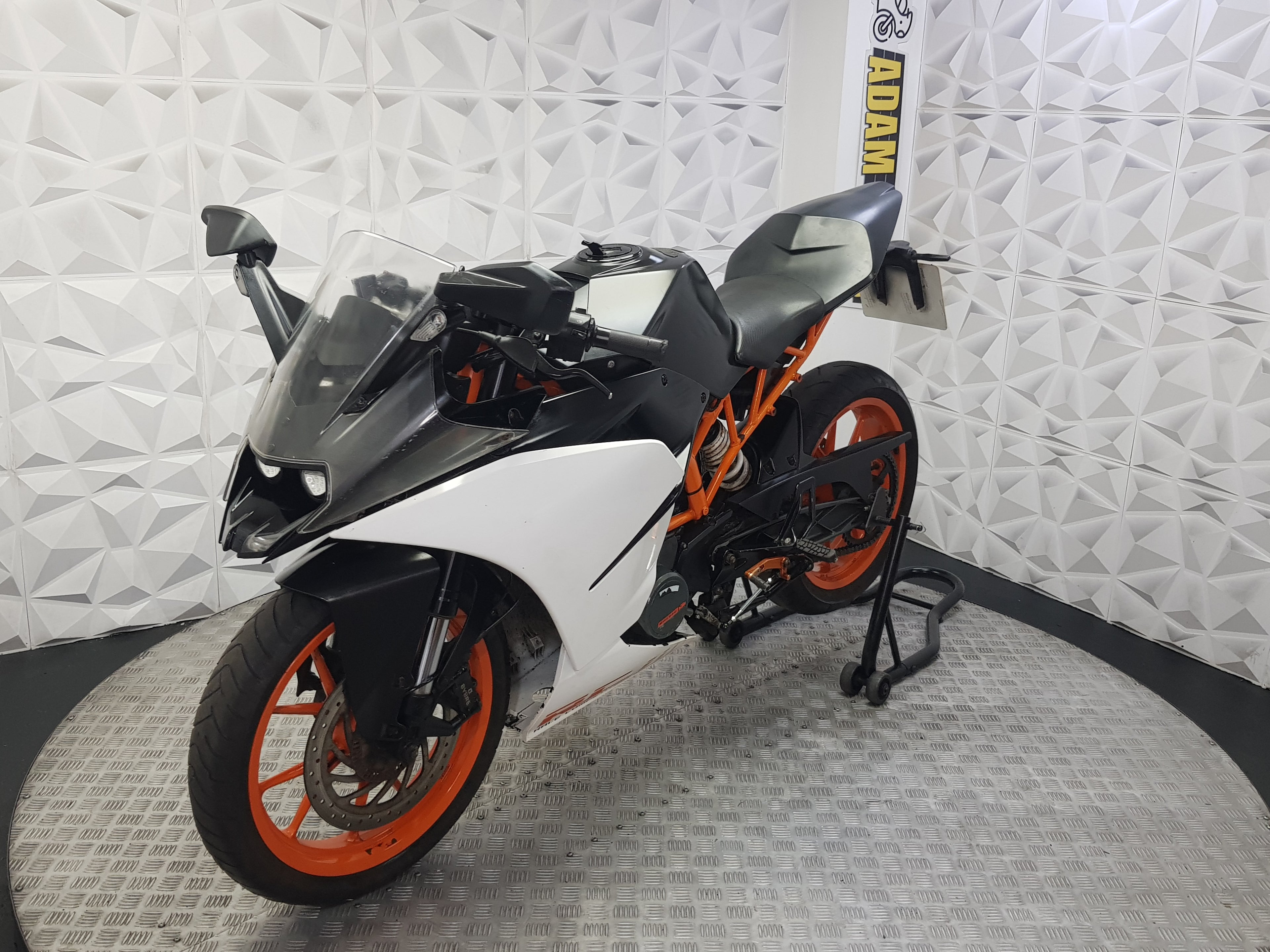 2016 KTM RC 125 16