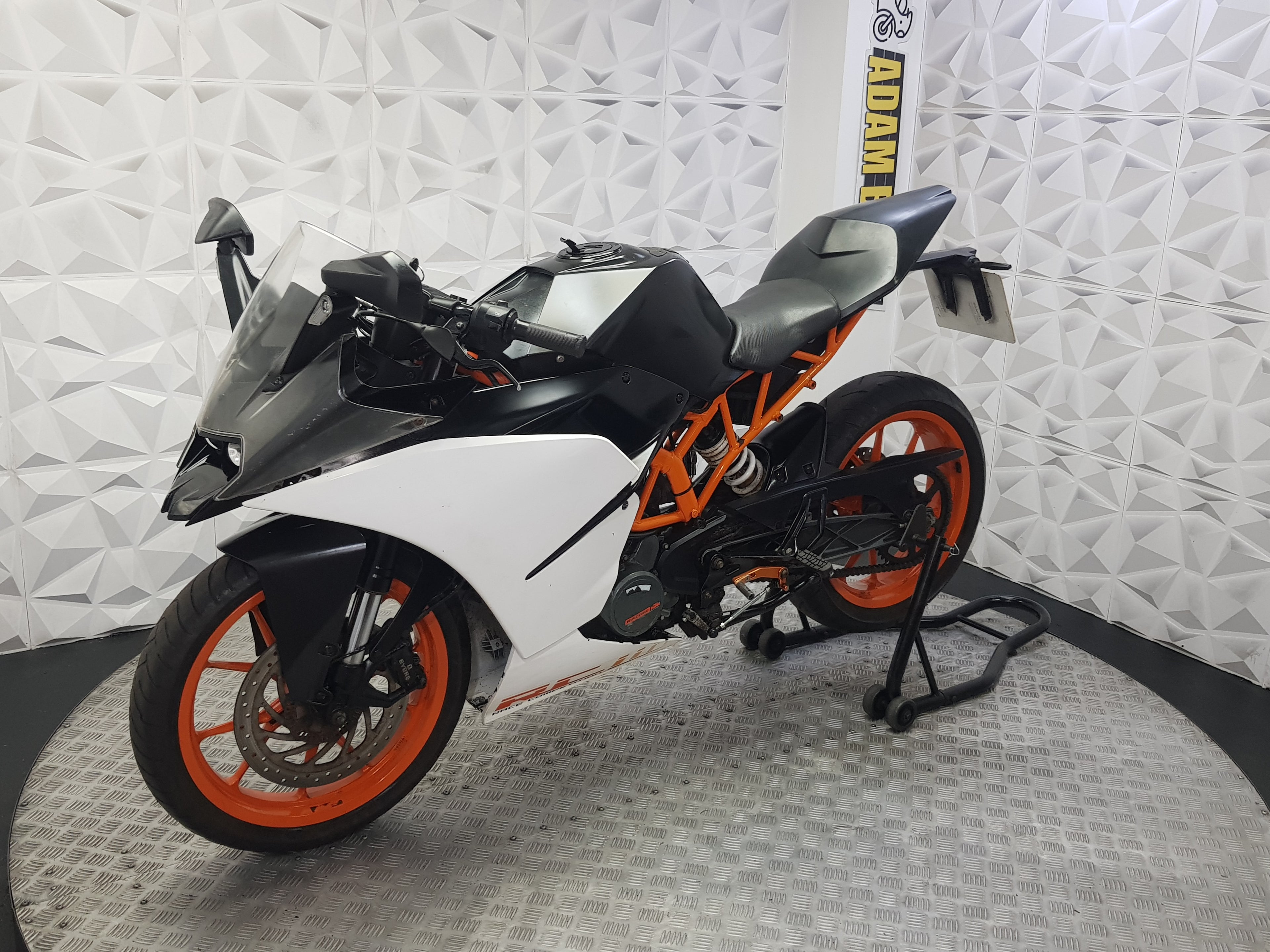 2016 KTM RC 125 16