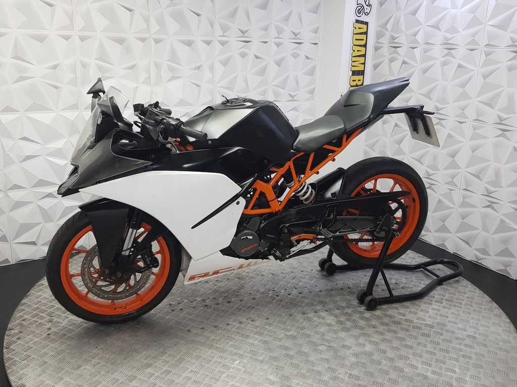 2016 KTM RC 125 16