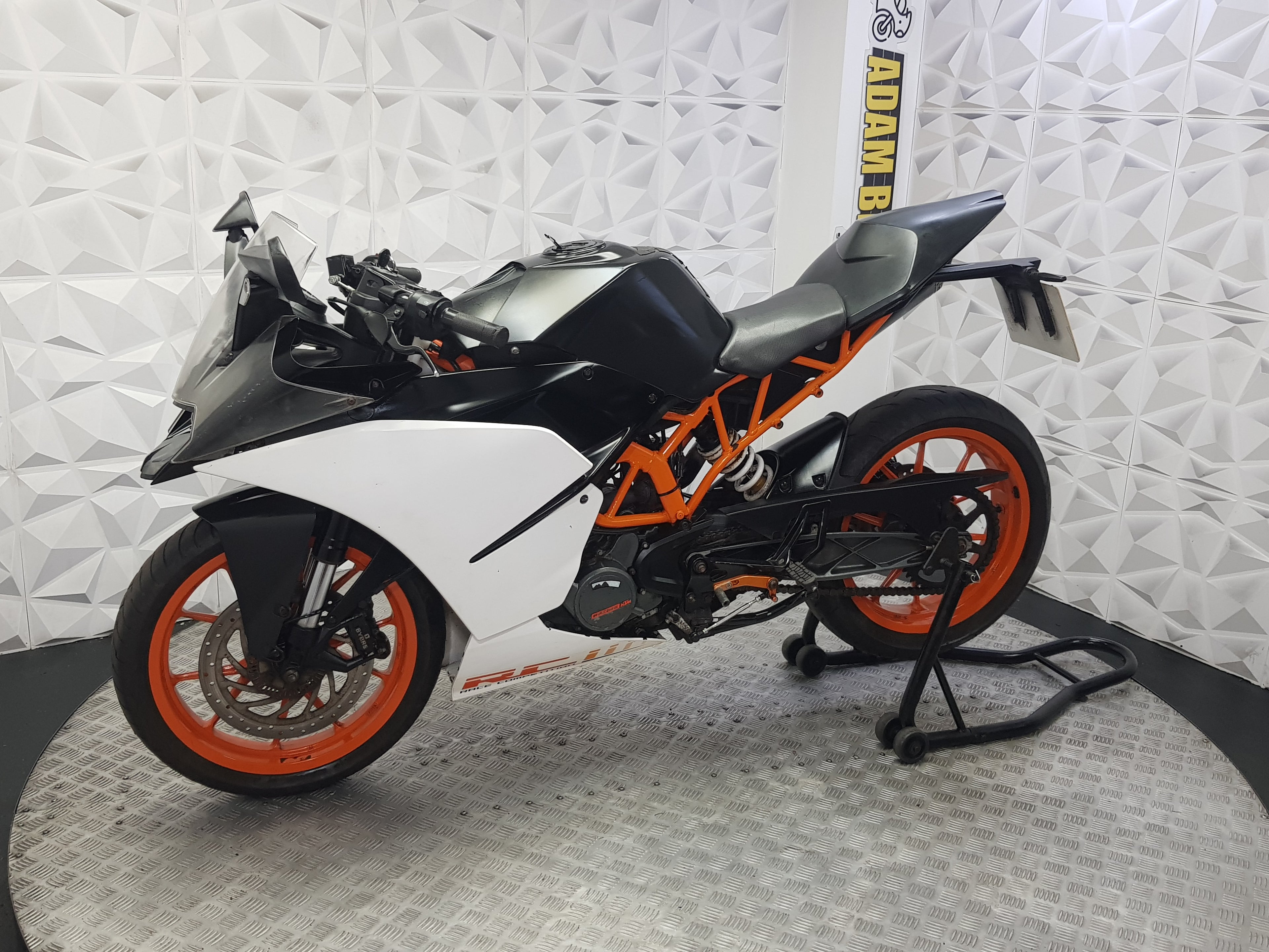 2016 KTM RC 125 16