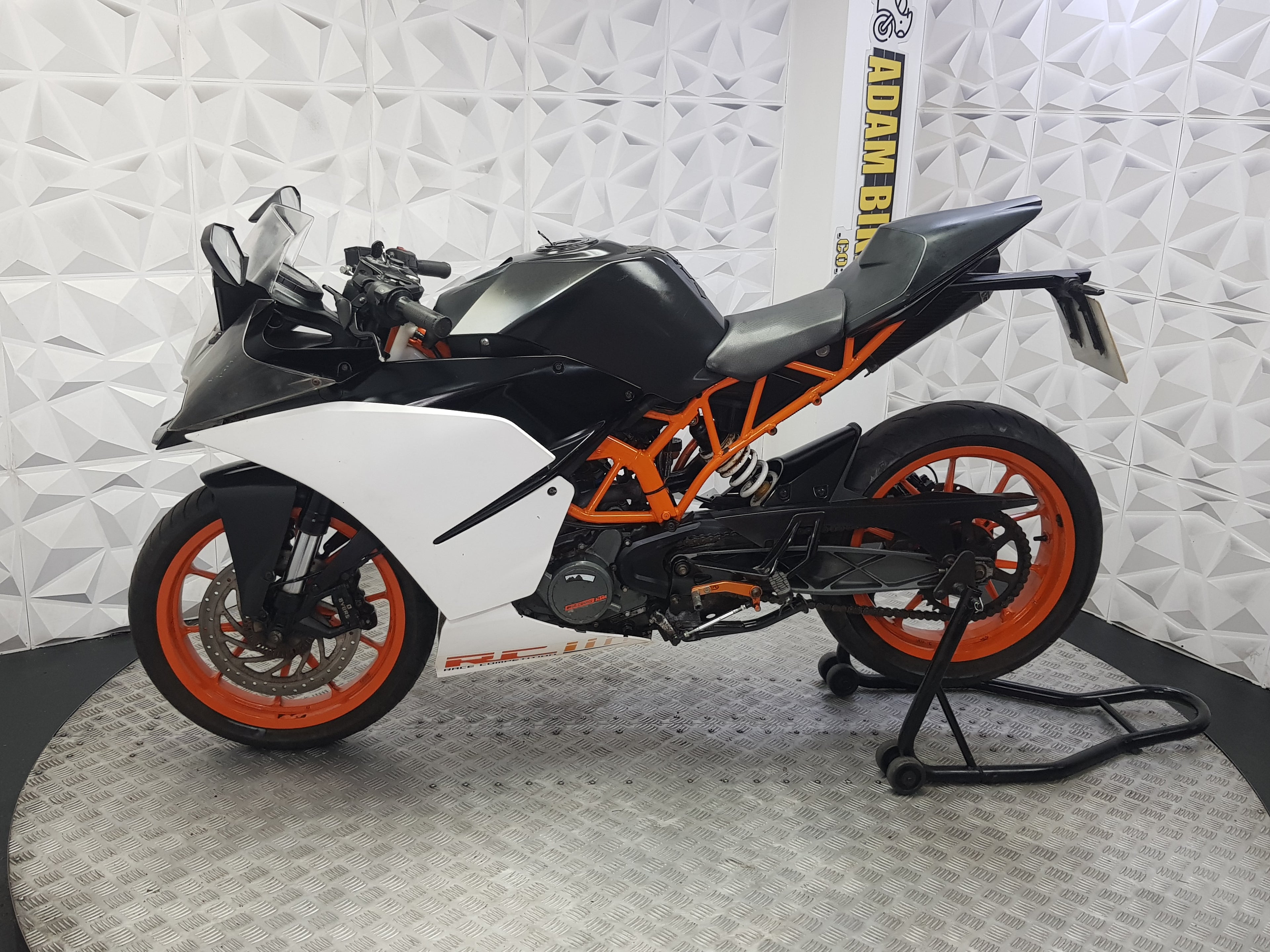 2016 KTM RC 125 16