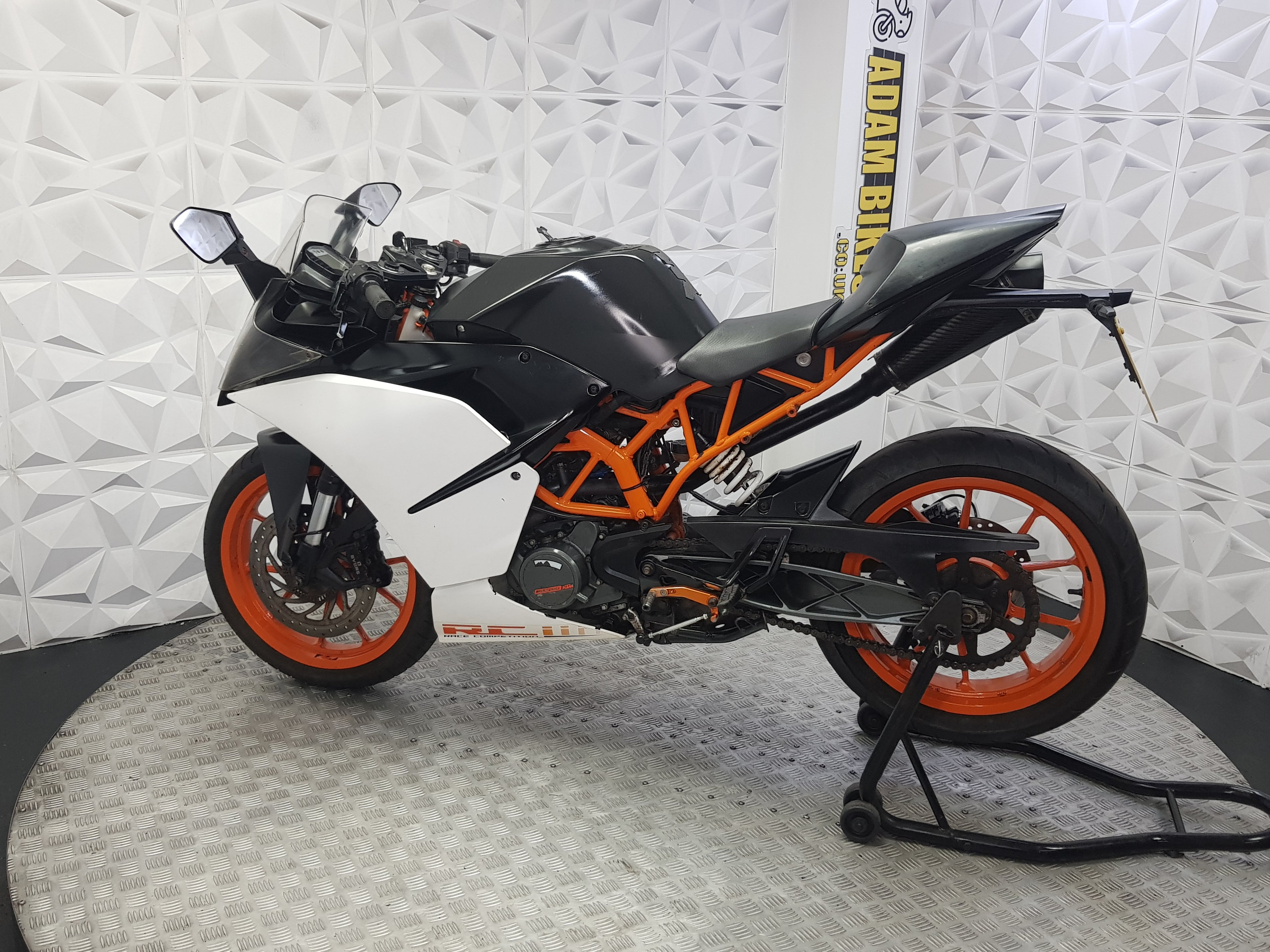 2016 KTM RC 125 16