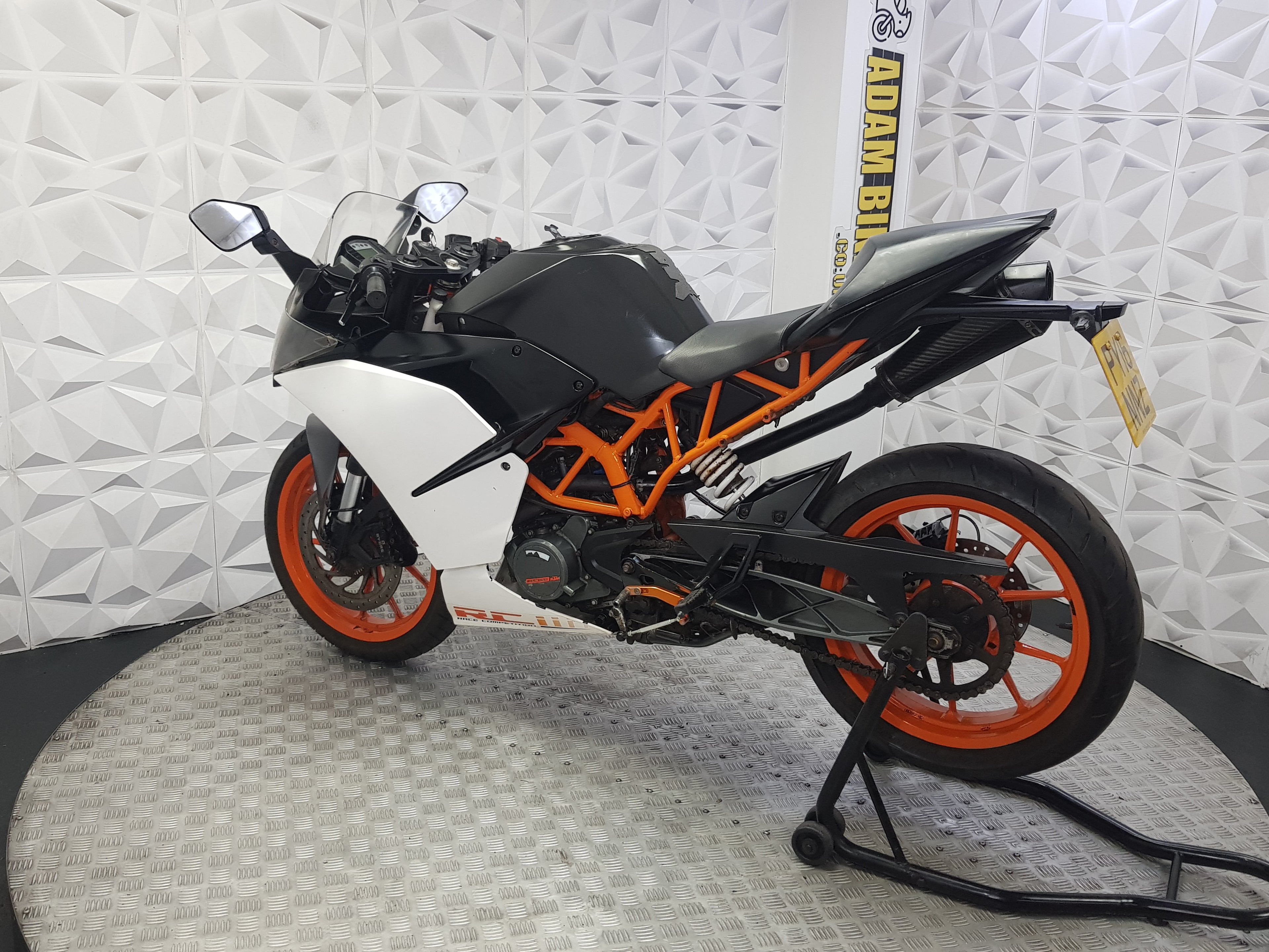 2016 KTM RC 125 16