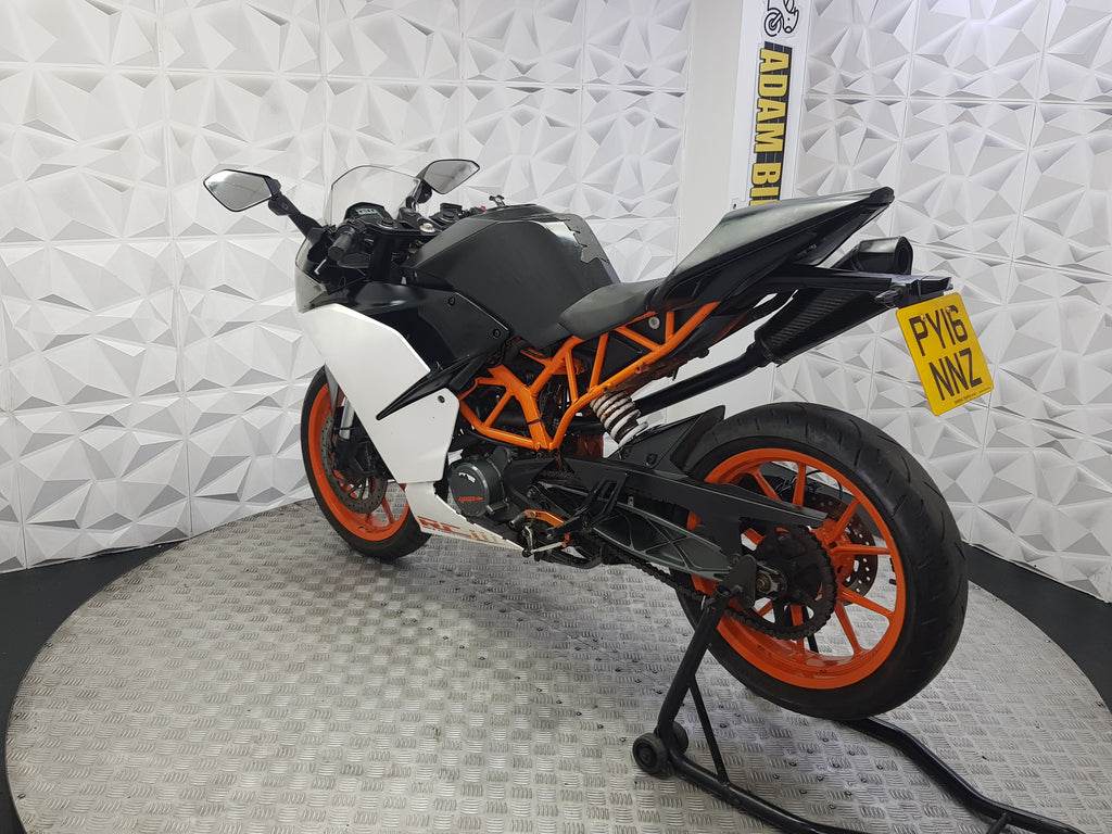 2016 KTM RC 125 16