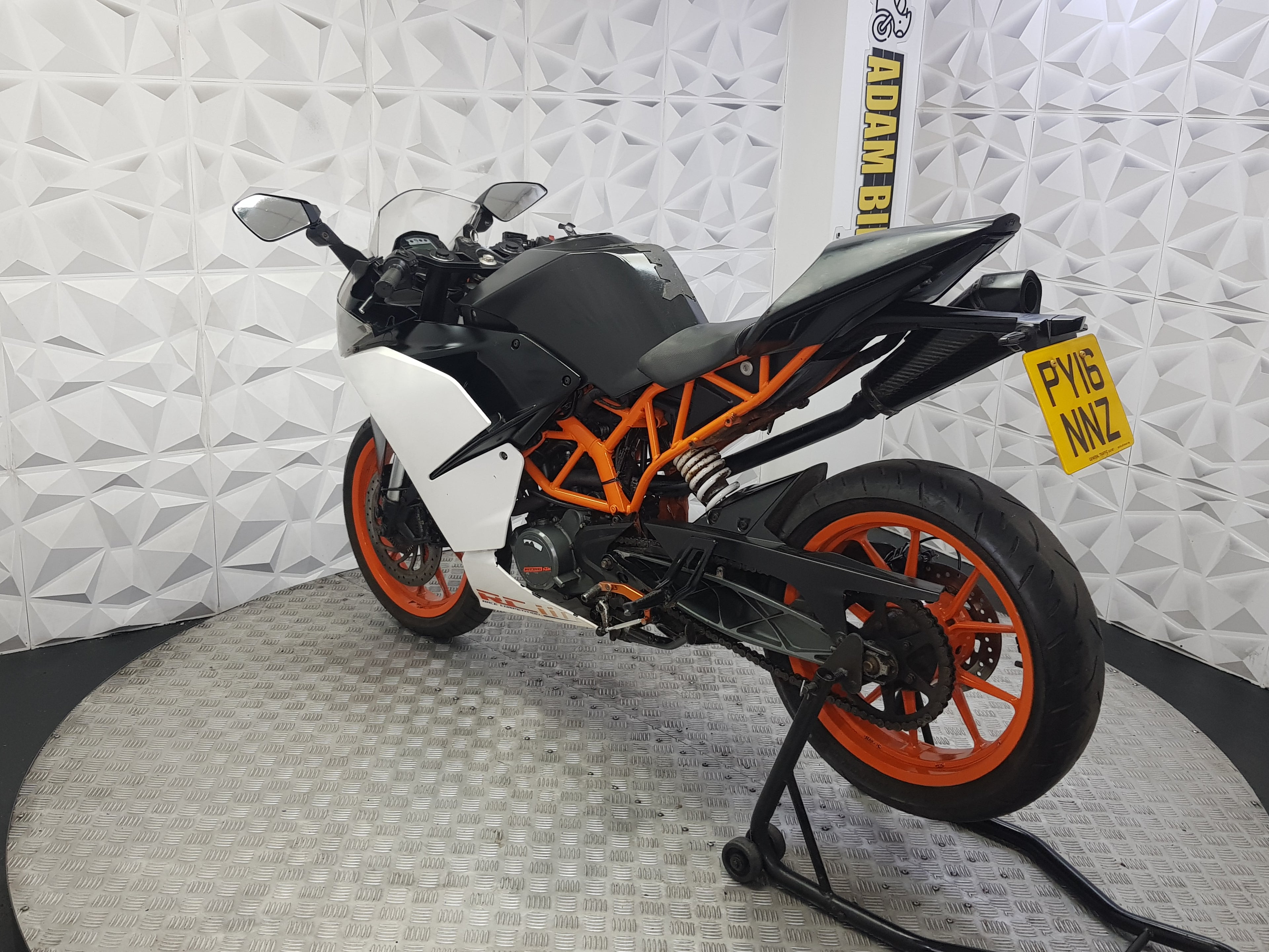 2016 KTM RC 125 16