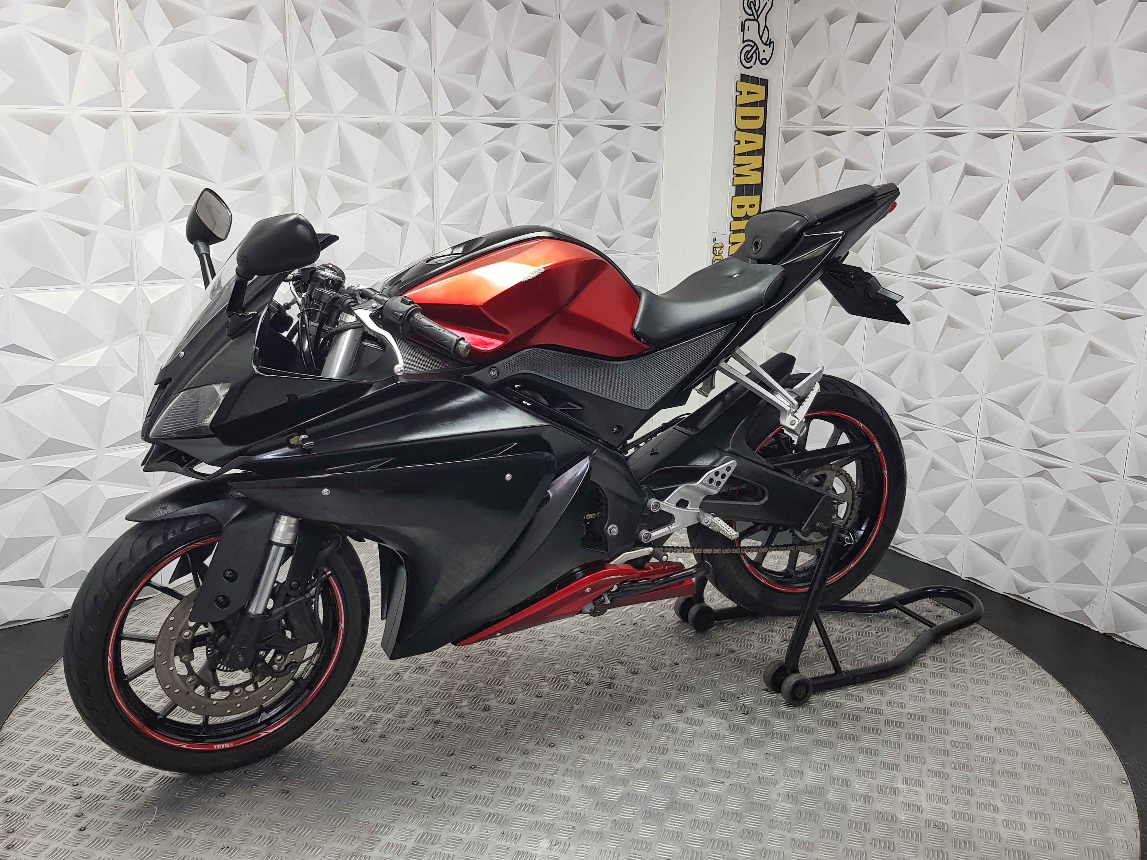 2015 YAMAHA YZF R125 ABS