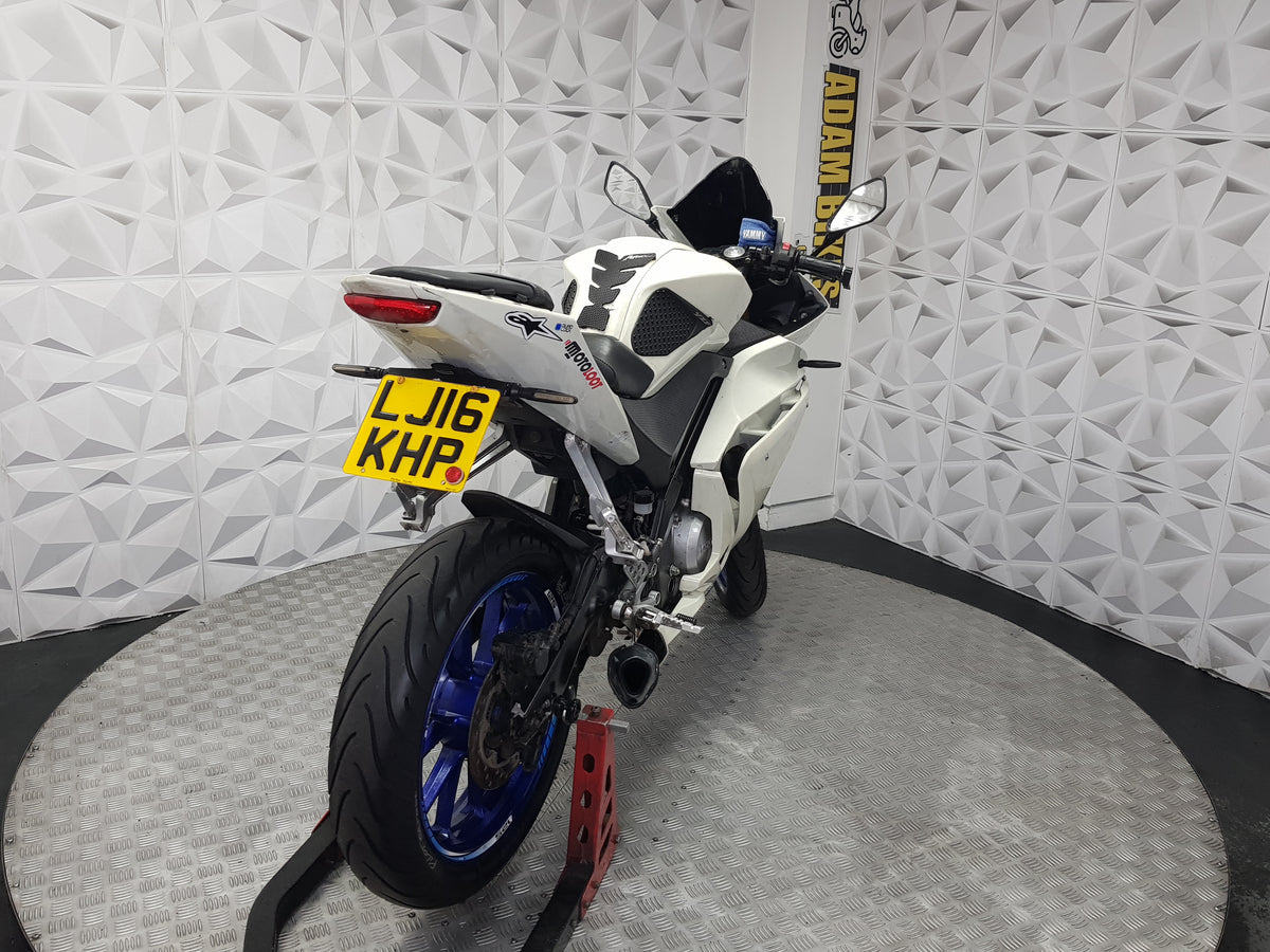 2016 YAMAHA R125 ABS
