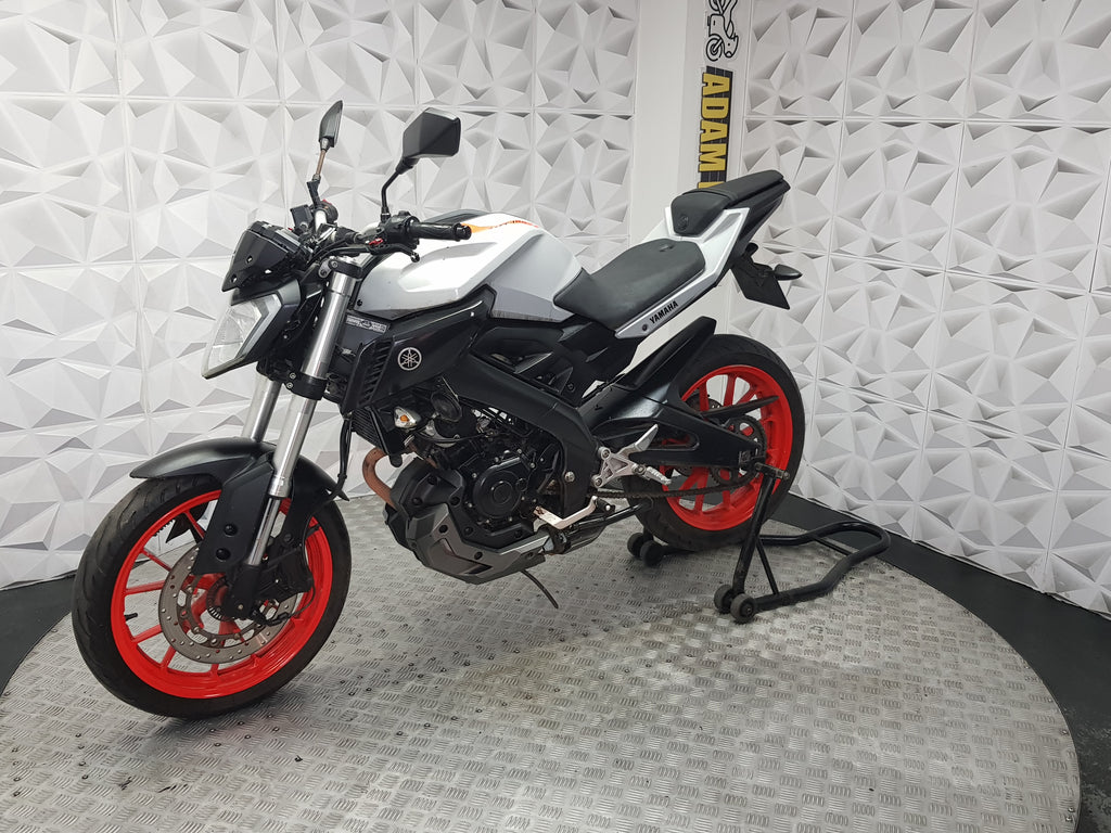 2015 YAMAHA MT125 ABS