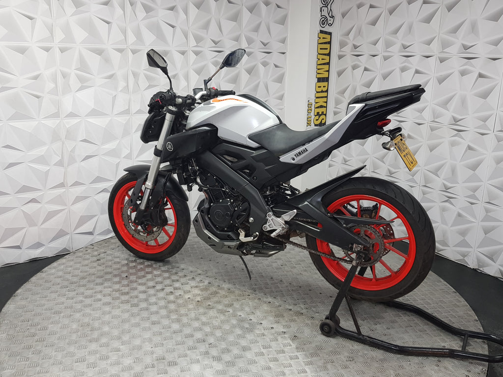 2015 YAMAHA MT125 ABS