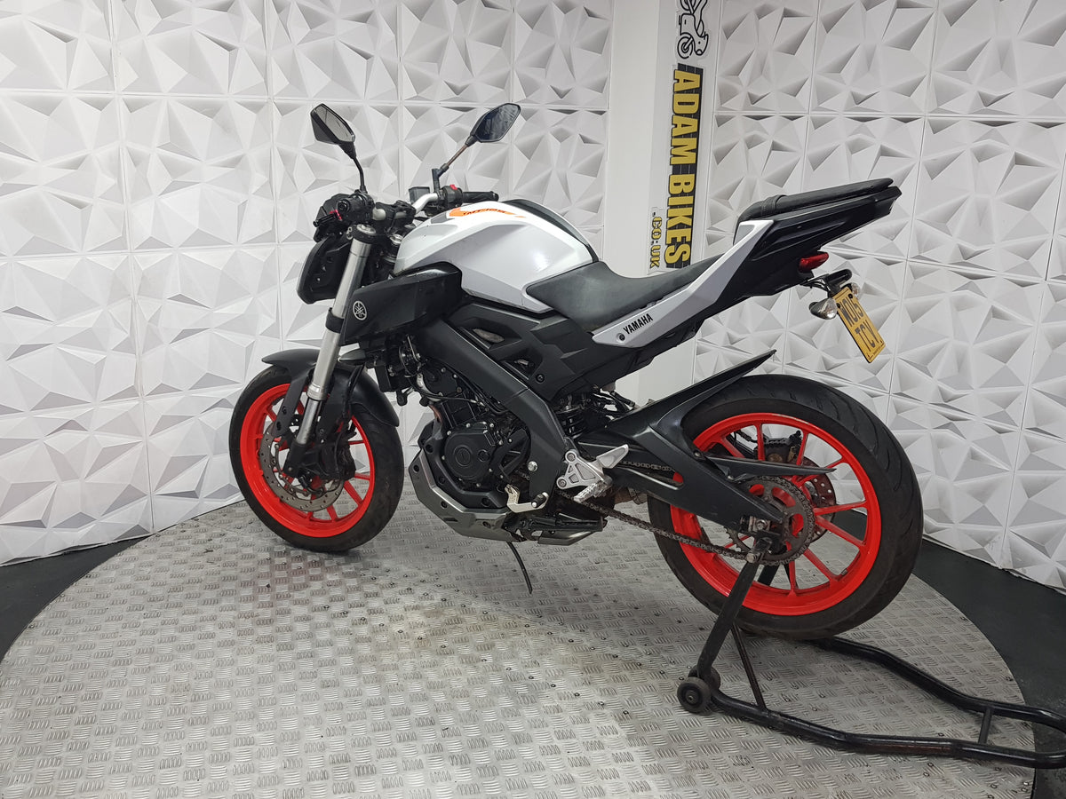 2015 YAMAHA MT125 ABS